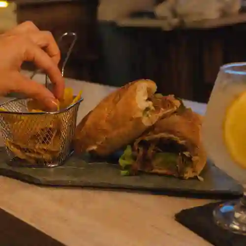 Combo Tardear de Ropa Vieja Hatsu O Coca-Cola