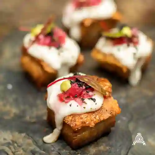 Cerdo con Yuca y Suero