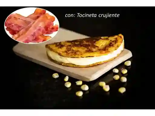 Cachapa con Queso y Tocineta