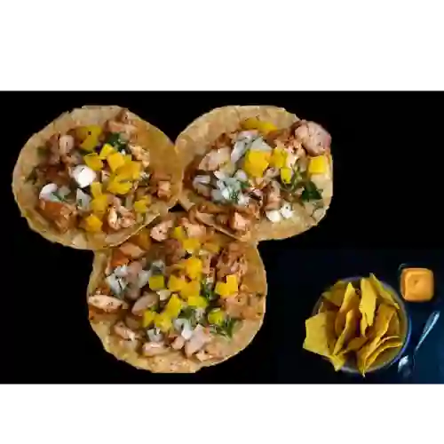 Combo Tacos X3 Nachos Queso y Bebida