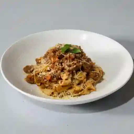 Fetuccini a la Bolognesa