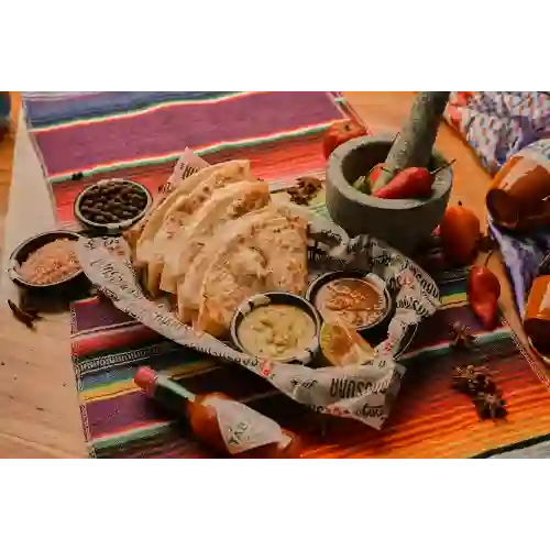 Quesadillas Tinga de Pollo