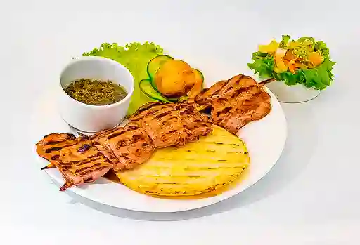 Chuzo Pollo + Papas + Patacón + Arepa
