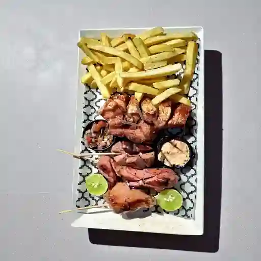 Entrada Chorizo Chicharrón con Bollo