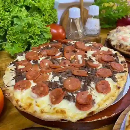 Pizza Carnívora de 6, 8 y 10 Porciones