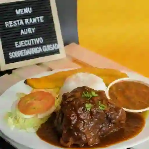 Ejecutivo con sobrebarriga guisada