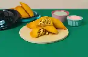 Empanada Pollo y Tocineta