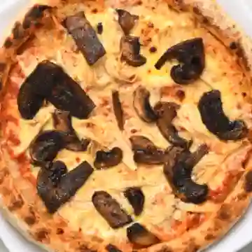 Pizza Pollo Funghi (champiñones)