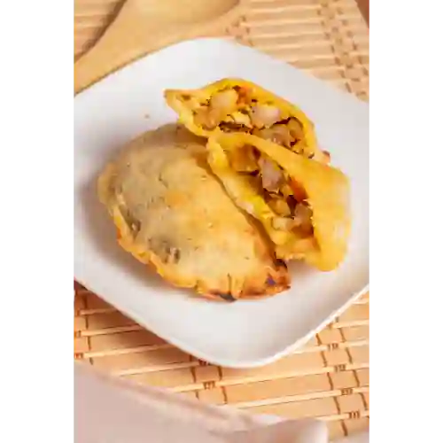 Emparepa de Chicharrón con Hogao