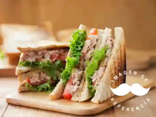 Sandwich Tajado Pollo y Champiñones