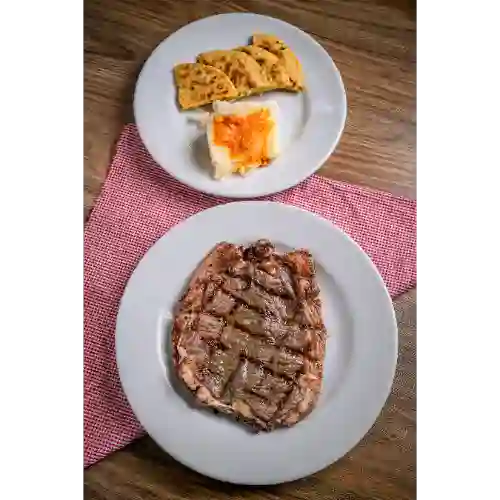 Carne con Arepa