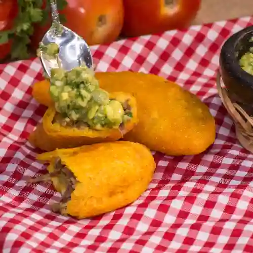 Empanada Rellena de Carne y Papa