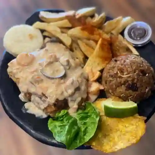 Menú Cordón Cerdo Marinero + Bebida + Postre
