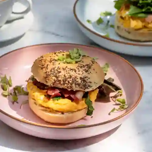 Egg Bagel/croissant de Huevo & Tocineta