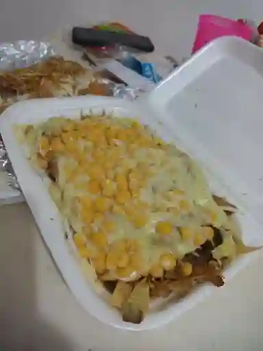 Salchipapa dúo suiza