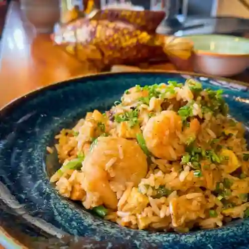 Chaufa Clasico de Pollo y Camarones