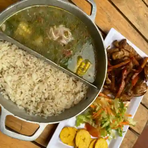 Lomo de Cerdo Salteado en Vegetales