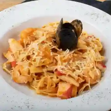 Pasta Marinera en Salsa Pomodoro