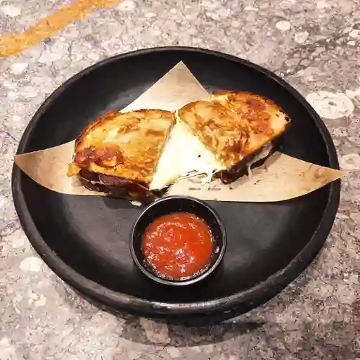 Sanduche de Queso Fundido