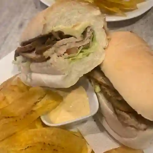 Combo Emparedado Pernil y Champiñones