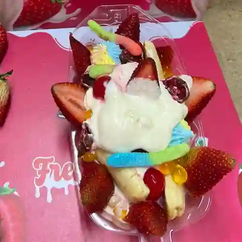 Banana Split + 4 Toppings