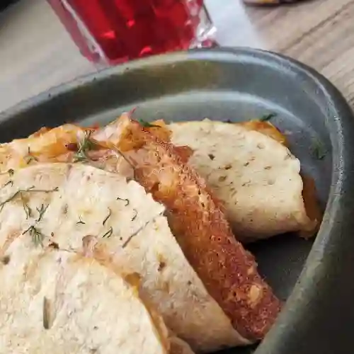Quesadillas de Tamal, Queso y Chicharrón