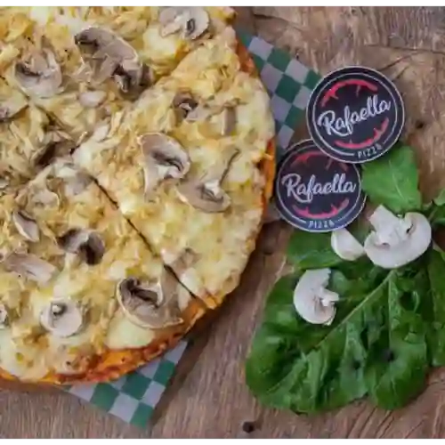 Pizza Pollo y Champiñones Borde Queso