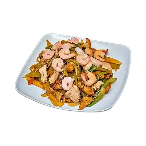 Chop Suey Pollo y Camarón