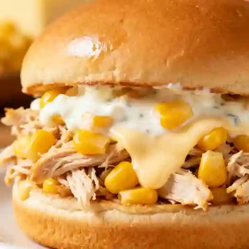 Sandwich de pollo en crema de leche