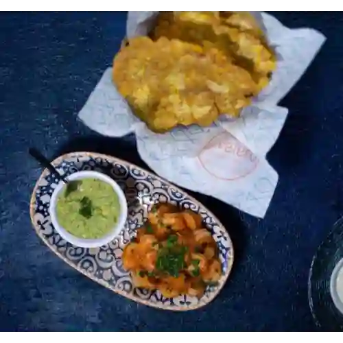 Patacòn Crocante con Camarones Criollos