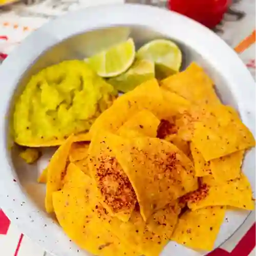 Totopos con Guacamole