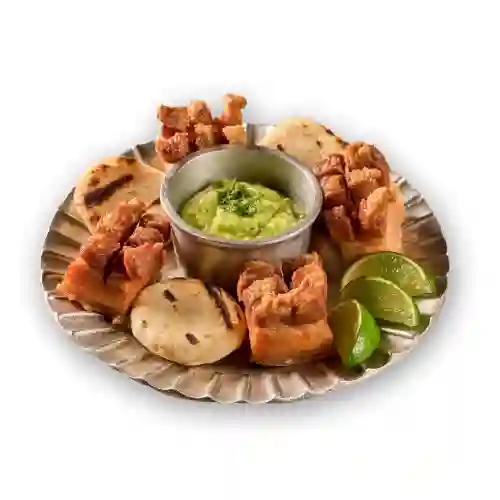 Chicharrones con Arepa