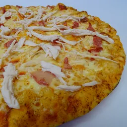 Pizza de Pollo con Tocineta
