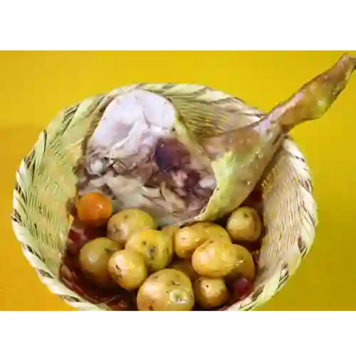 Pernil de Gallina Grande con Papa