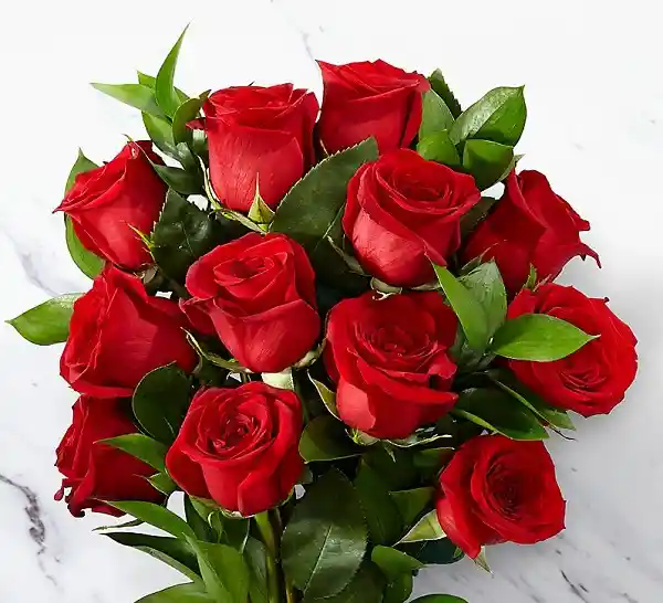 Arreglo Floral De 12 Rosas Rojas Amor+ En Ramo
