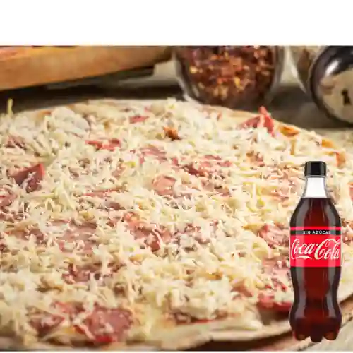 Combo Pizza Cuatro Carnes + Coca-Cola Zero 600 ml