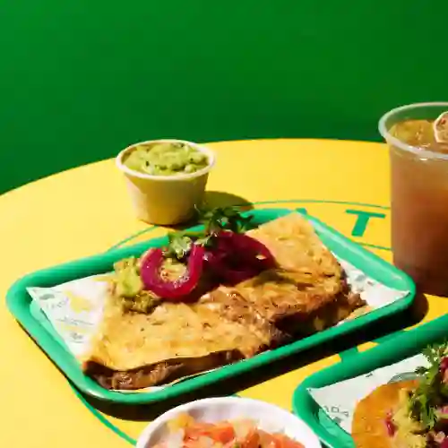 Quesadilla de Tinga de Pollo