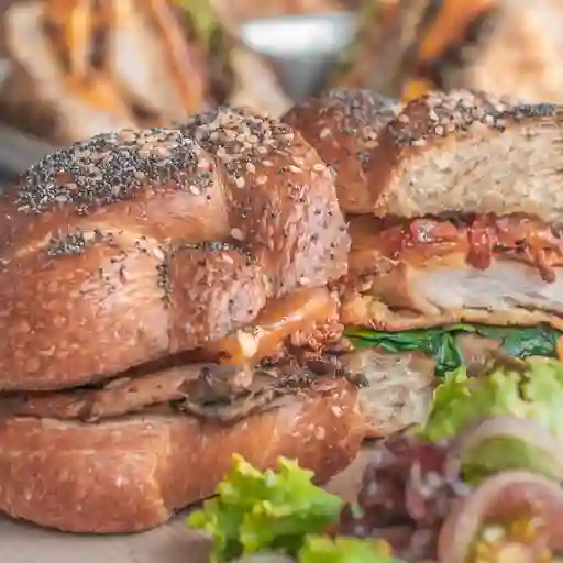 Sándwich milanesa de pollo
