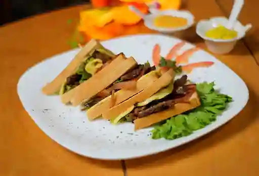 Sándwich Club House