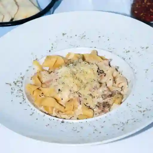 Pasta tocineta salsa bechamel