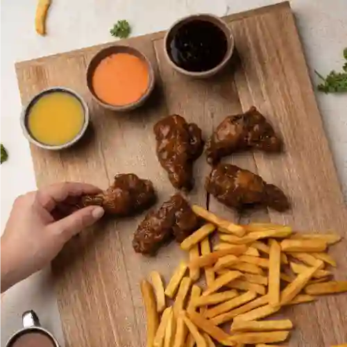 6 Alitas + Papas + Dip de Queso