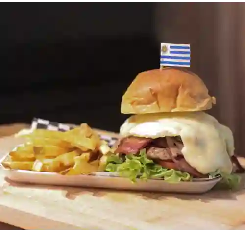 Combo Chivito Uruguayo y Bebida