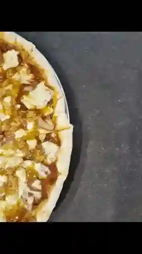 Pizza Pollo Miel Mostaza con Tocineta