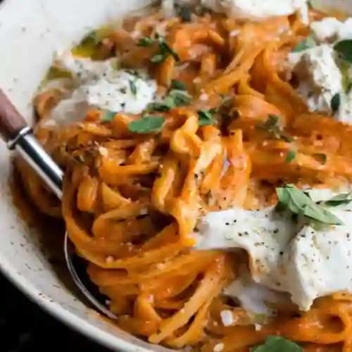 Pasta Al Teléfono con Burrata y Pesto