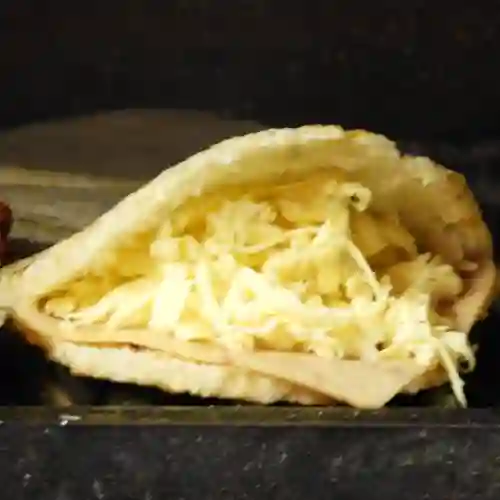 Arepa con Jamón y Queso