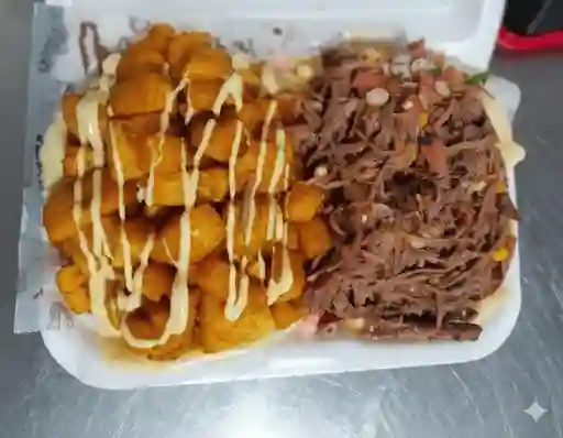 Salchipapa Maduro Carne