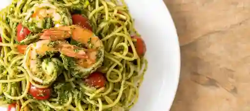 Pasta con Camarones Al Pesto Cremoso