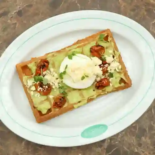 Tostada de Aguacate de Yuca.