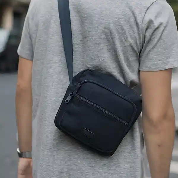 Bolso Crossbody Serie Neutral Style Azul Marino Miniso