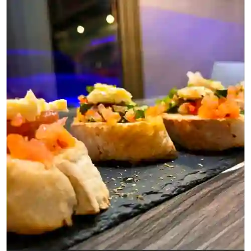 Bruscheta Al Pomodoro y Bufala